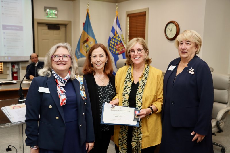 The Daughters of the American Revolution Col. David Hall Chapter honored Lewes Mayor Amy Marasco with its Women in History Award at the Oct. 22 city council workshop. Marasco is Lewes’ first female mayor. She is a member of the Lewes250 steering committee.
Shown are (l-r) Beth Bowersox, Daughters of the American Revolution Col. David Hall Chapter regent; Mary Alice Kelly, Lewes 250 committee chair; Mayor Amy Marasco; and Janet Maher, Daughters of the American Revolution Col. David Hall Chapter vice regent. BILL SHULL PHOTO